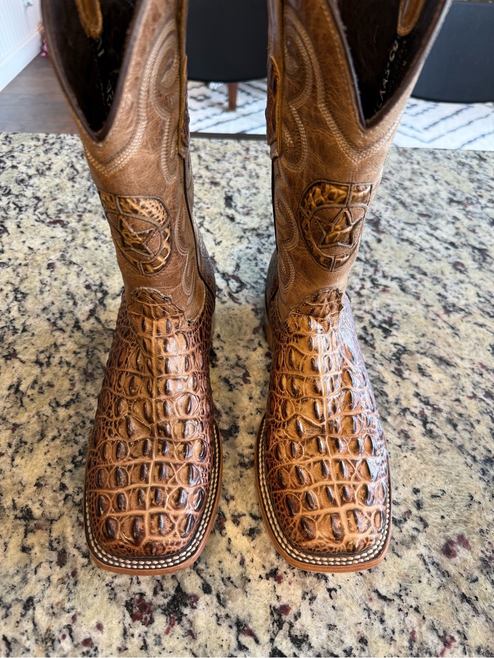 Men’s Texas Country Alligator Print Cowboy Boots. Size 7. - Picture 2 of 4